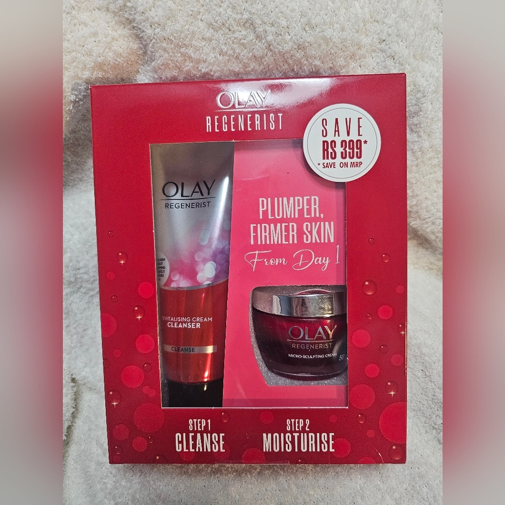 Olay Regenerist Gift Set, Revitalising Cream Cleanser and Micro-Sculpting Cream
